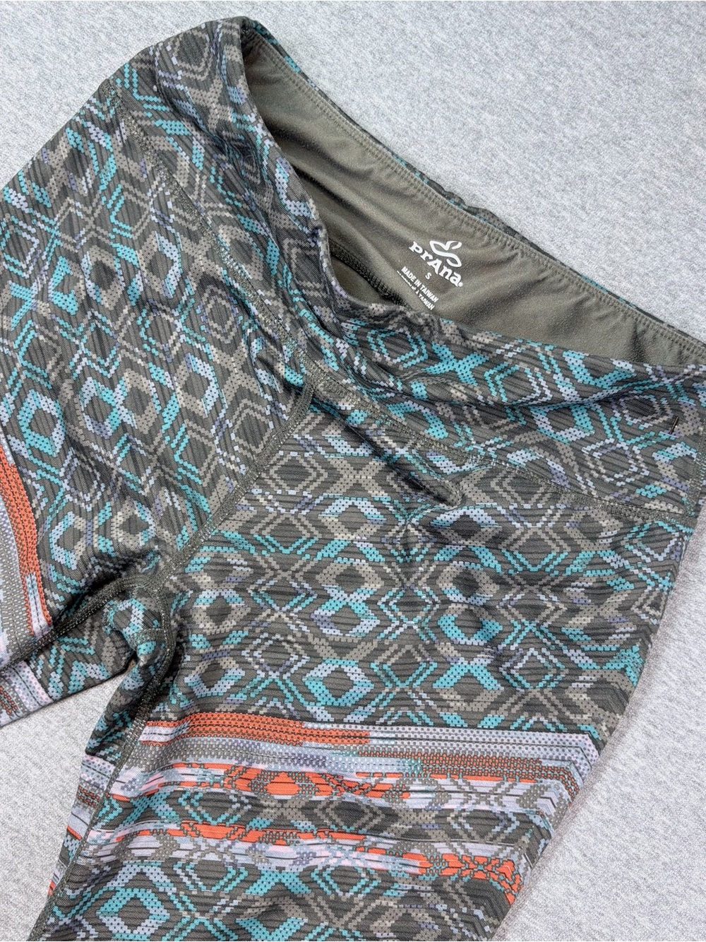 prAna Aztec Pattern Yoga Legging Pants Womens S Boho Mid Rise Comfy Trendy - Picture 1 of 9